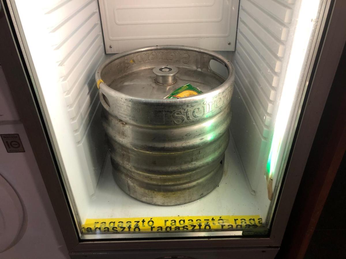 Апартаменти Whole Basement Former Pub 5 For Stag Do Будапешт